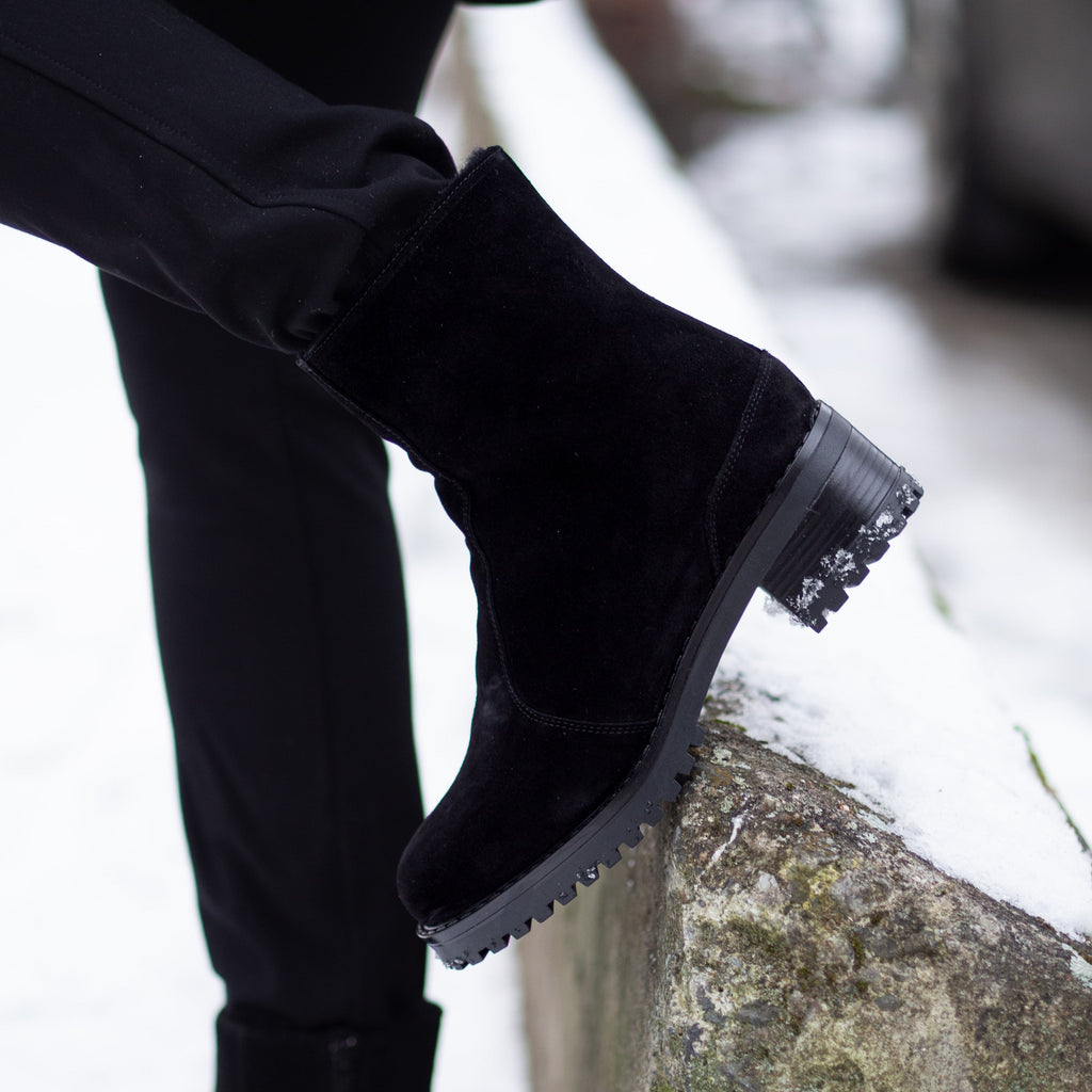 Ankle boot black suede